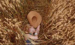 Почему всегда снится, что парень изменяет? Психология и причины