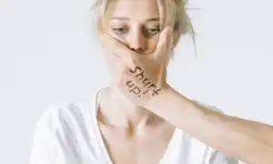 Мужчина меня ударил — повод для развода? Что делать в такой ситуации?