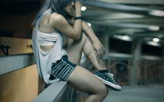 Мужчина смотрит на других женщин: почему он это делает и что с этим делать