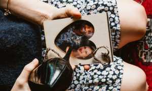 Почему мужчина сильно ревнует женщину к другим без повода в отношениях