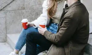 Почему мужчина не приглашает к себе домой в гости: причины и советы