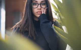 Почему парень не дает свой телефон? Узнайте причины и последствия.