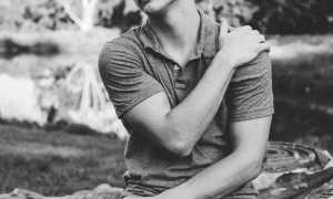 Почему парень смотрит, но не подходит? Разбираем причины и последствия