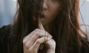 Почему мужчина скрывает отношения с женщиной от других людей?