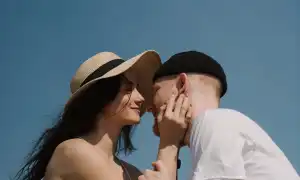 Почему мужчина эмоционально холоден в отношениях с женщиной? Психологические аспекты