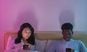 Почему ревность убивает отношения и возникает и у мужчин, и у женщин: причины и последствия