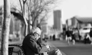 Мужчина в 70 лет в отношениях с женщиной: что нужно знать для счастья