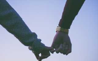 Почему парень тормозит в отношениях и что с этим делать?