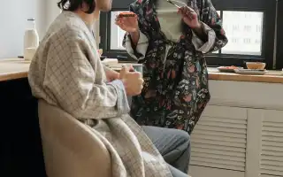 Причины женской ревности в отношениях и ее отличия от мужской: анализ и советы