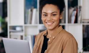 Стоит ли женщине первой писать мужчине – секреты современного флирта и общения