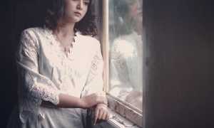 Почему парень смотрит на других девушек? Психология и причины