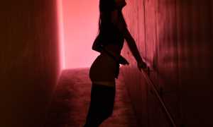 Почему парень пишет другим девушкам? Разбираем причины и последствия