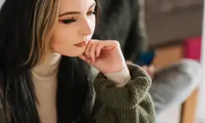 Почему женщины страдают, но не разрывают отношения в сложных ситуациях