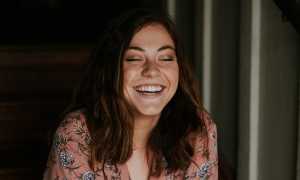 Почему девушка отказывается от помощи парня? Узнайте причины и последствия.