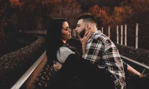 Почему парень стесняется на людях проявлять инициативу? Психология и причины