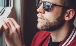 Почему парень не смотрит в глаза при разговоре с девушкой? Психология и причины