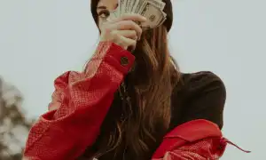 Проблема ли, что мужчина зарабатывает меньше женщины в современном обществе?