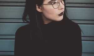 Почему парням нравится, когда девушка злится? Узнайте причины и последствия.