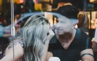 Стоит ли продолжать отношения с мужчиной, который женат, и что об этом думают психологи?