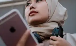 Почему парень не пишет первым девушке, но всегда отвечает на сообщения