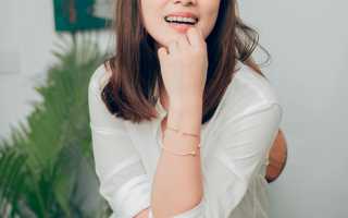 Почему девушка смотрит на парня и улыбается? Узнайте причины и особенности