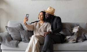 Признаки симпатии мужчины к женщине – как он проявляет заинтересованность в отношениях