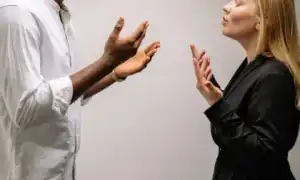 Признаки абьюзивных отношений в семье и их последствия для здоровья