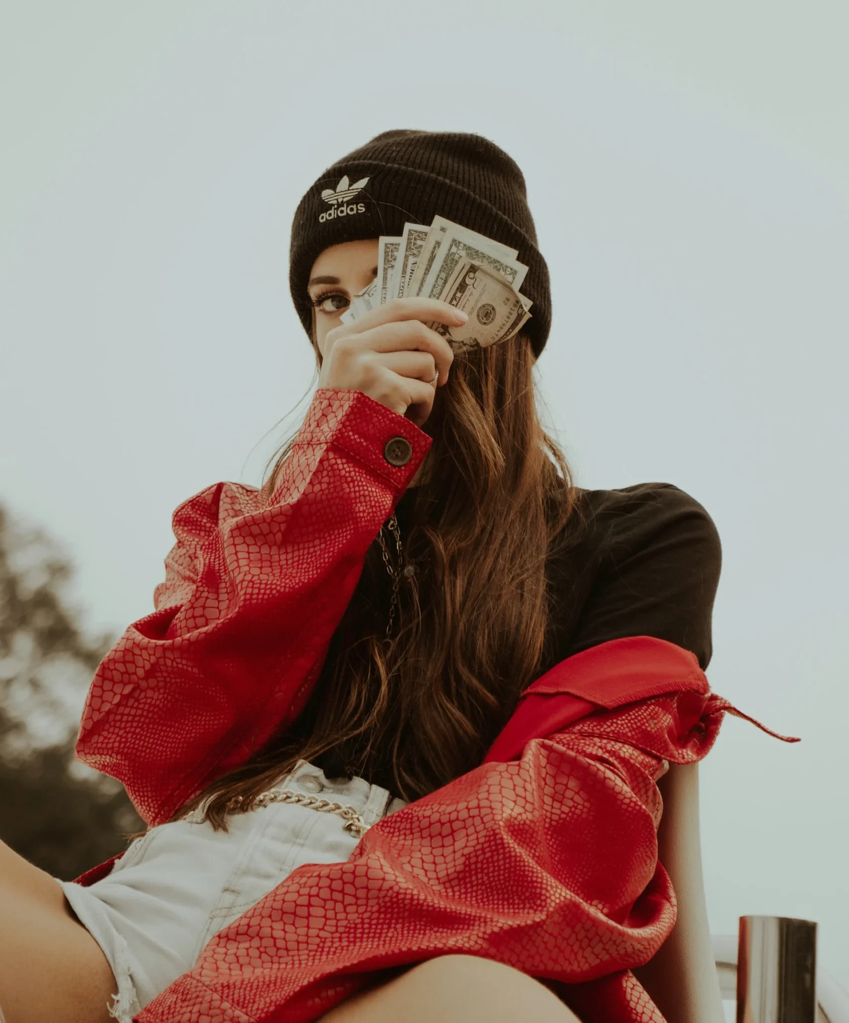 девушка с деньгами