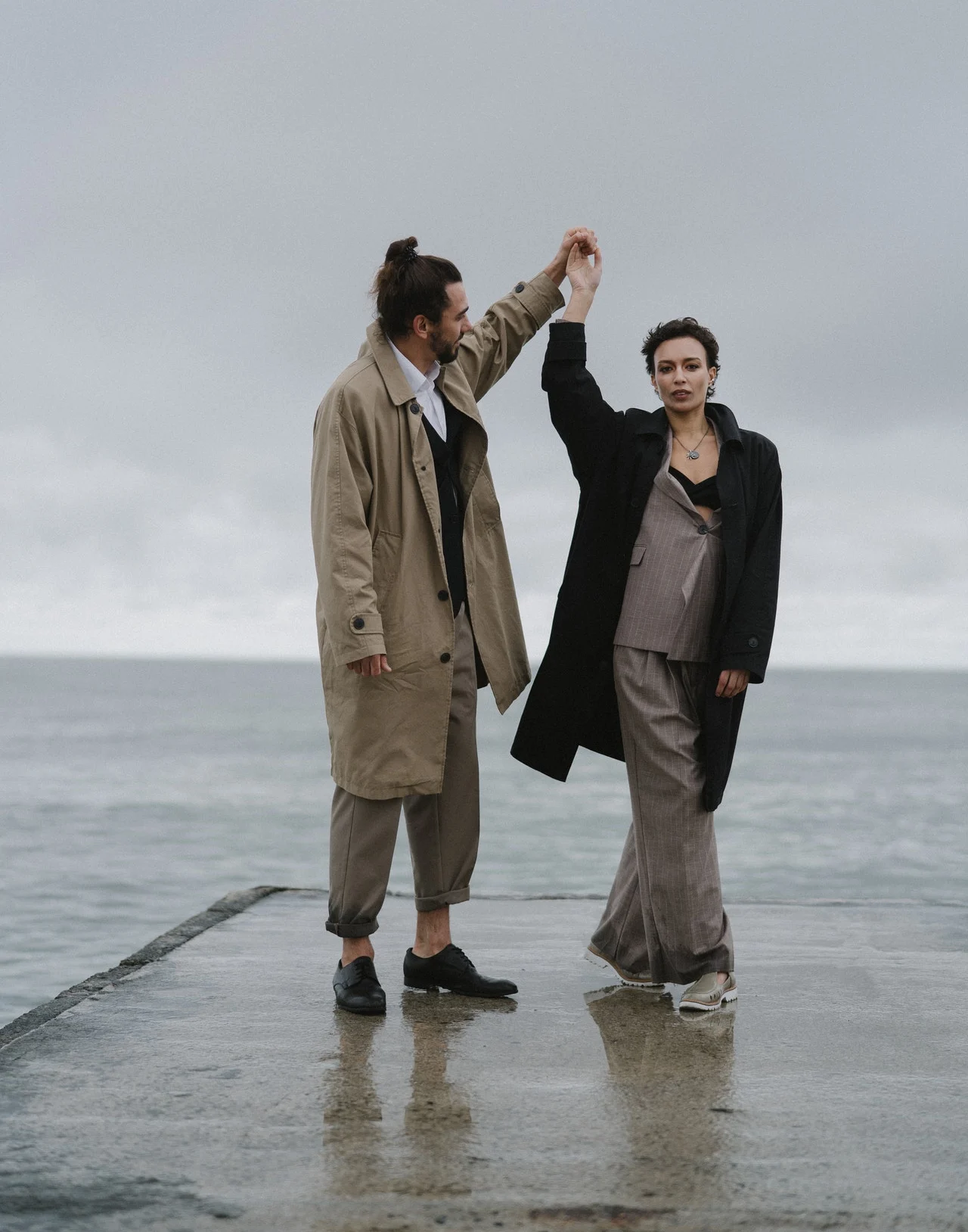 пара на пирсе