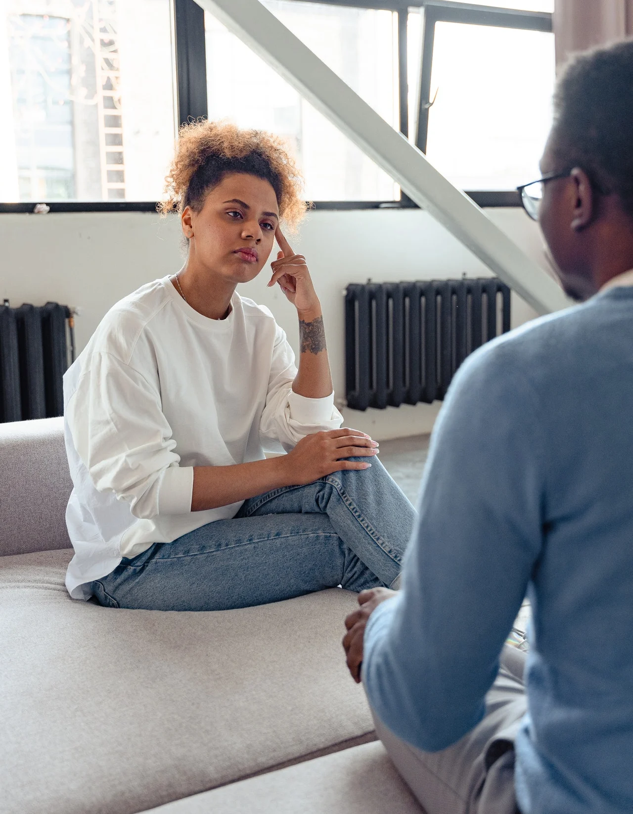 пара общается