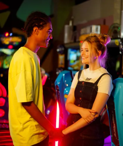 пара общается