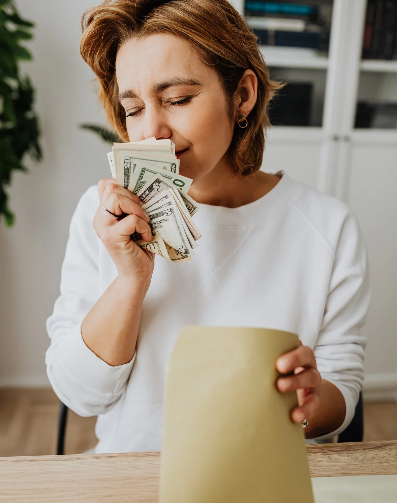 девушка с деньгами