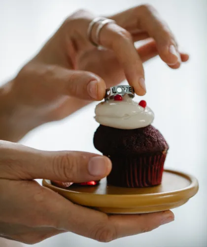 кольцо на кексе