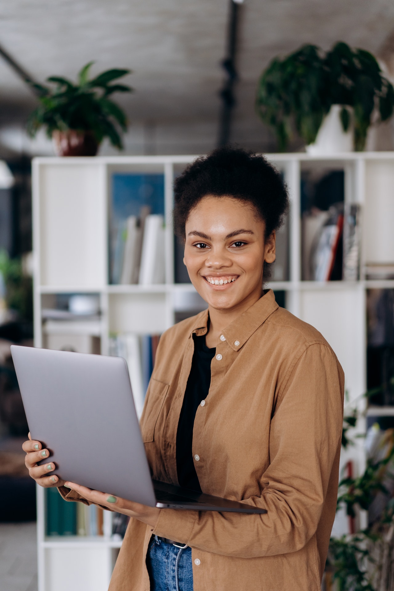 девушка с ноутбуком