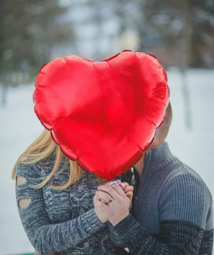 пара с шариком