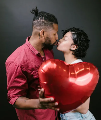 пара с шариком