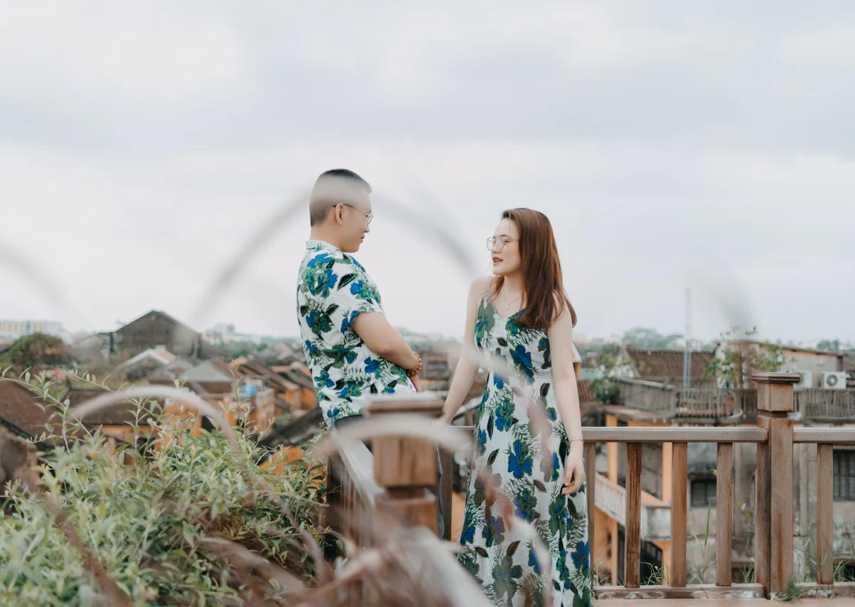 пара на крыше